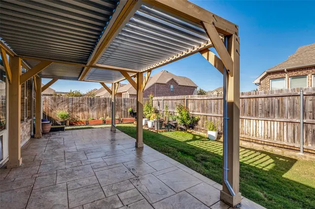 $699,999 | 2301 Prairie Glen Street, Lewisville, TX 75056