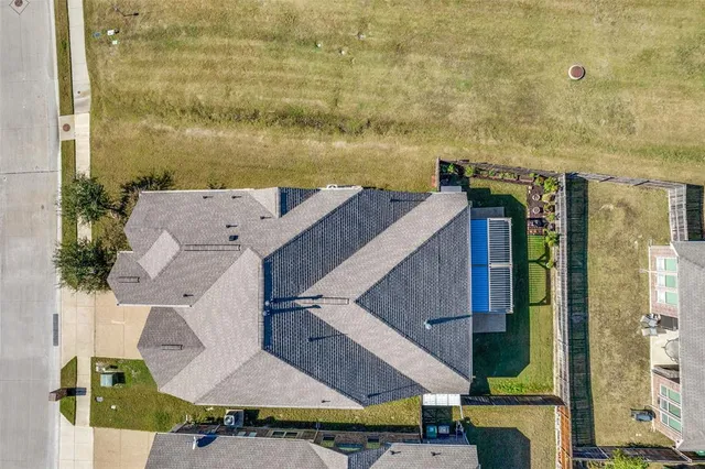 $699,999 | 2301 Prairie Glen Street, Lewisville, TX 75056