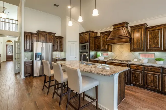 $699,999 | 2301 Prairie Glen Street, Lewisville, TX 75056