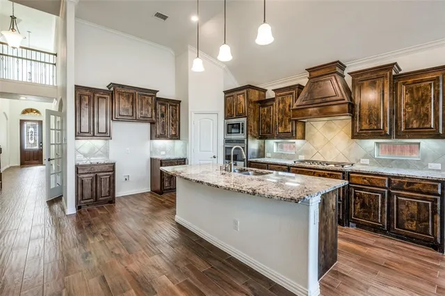 $699,999 | 2301 Prairie Glen Street, Lewisville, TX 75056