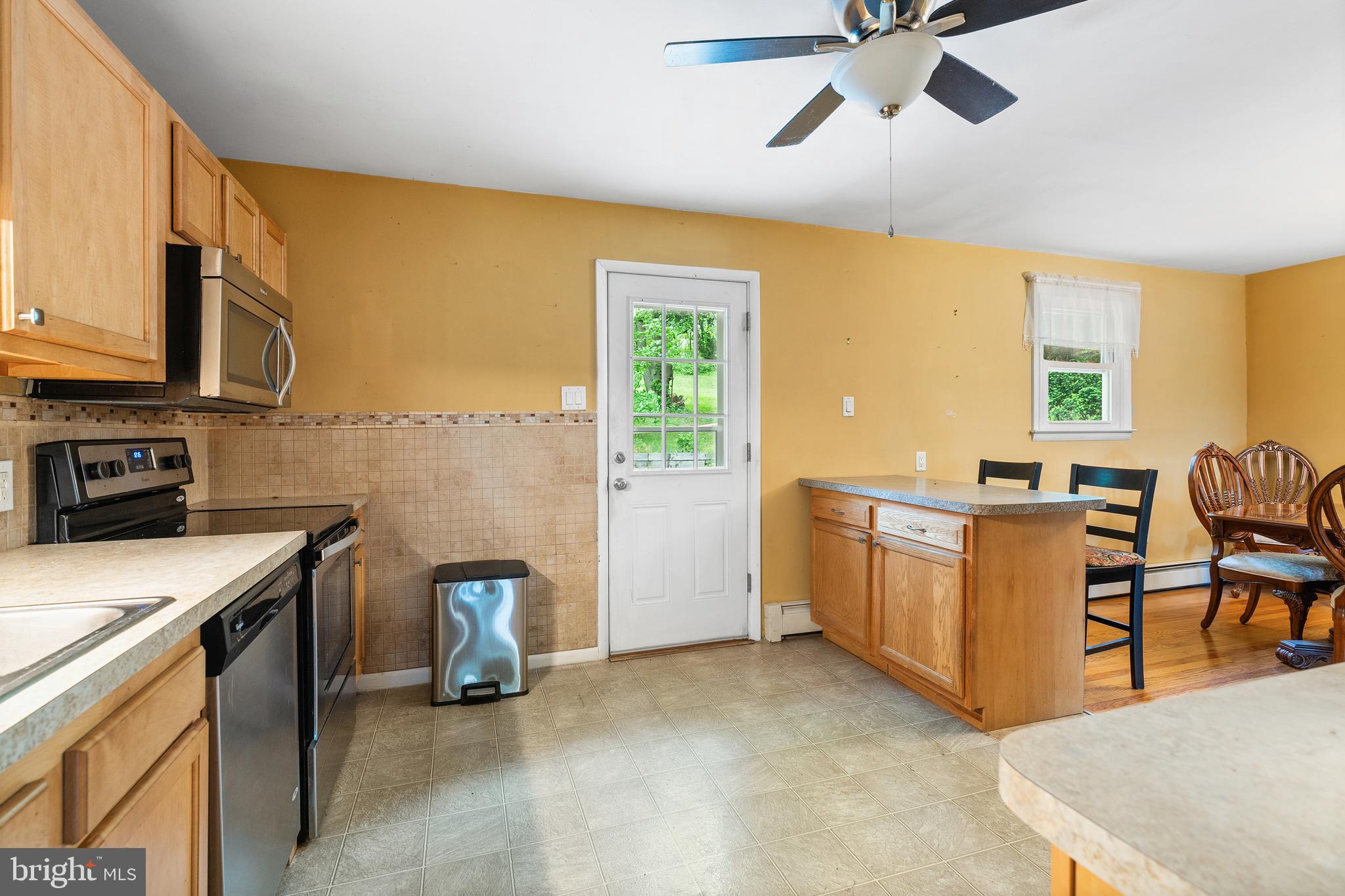 1391 Chestnut Grove Road Pottstown, PA 19464 - Photo 11 of 37 Gallery Image 11