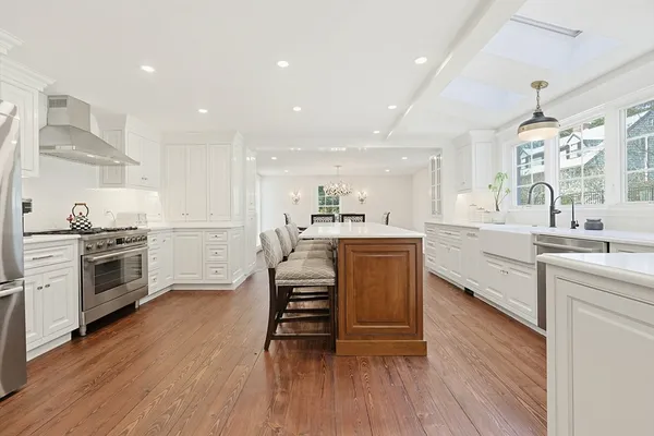 $2,499,000 | 122 Great Plain Avenue, Wellesley, MA 02482