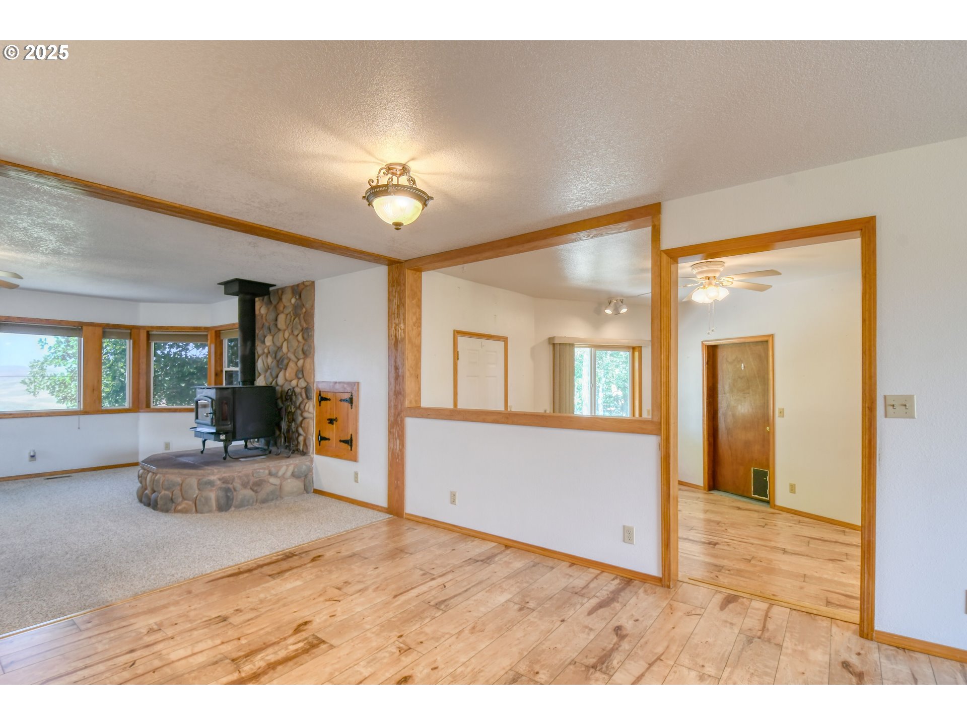 72062 Westfield Boulevard Pendleton, OR 97801 - Photo 13 of 48 a view of an entryway with wooden floor
