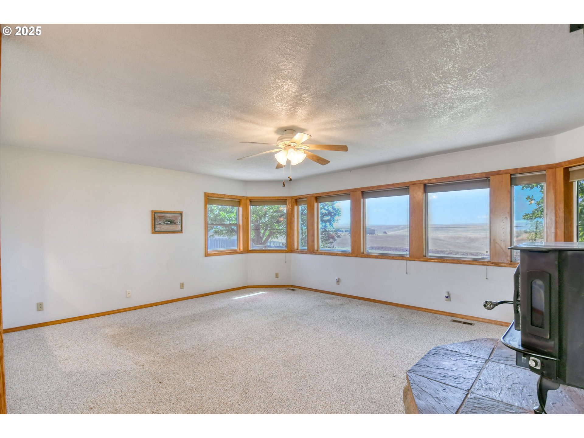 72062 Westfield Boulevard Pendleton, OR 97801 - Photo 14 of 48 a view of an empty room with a window