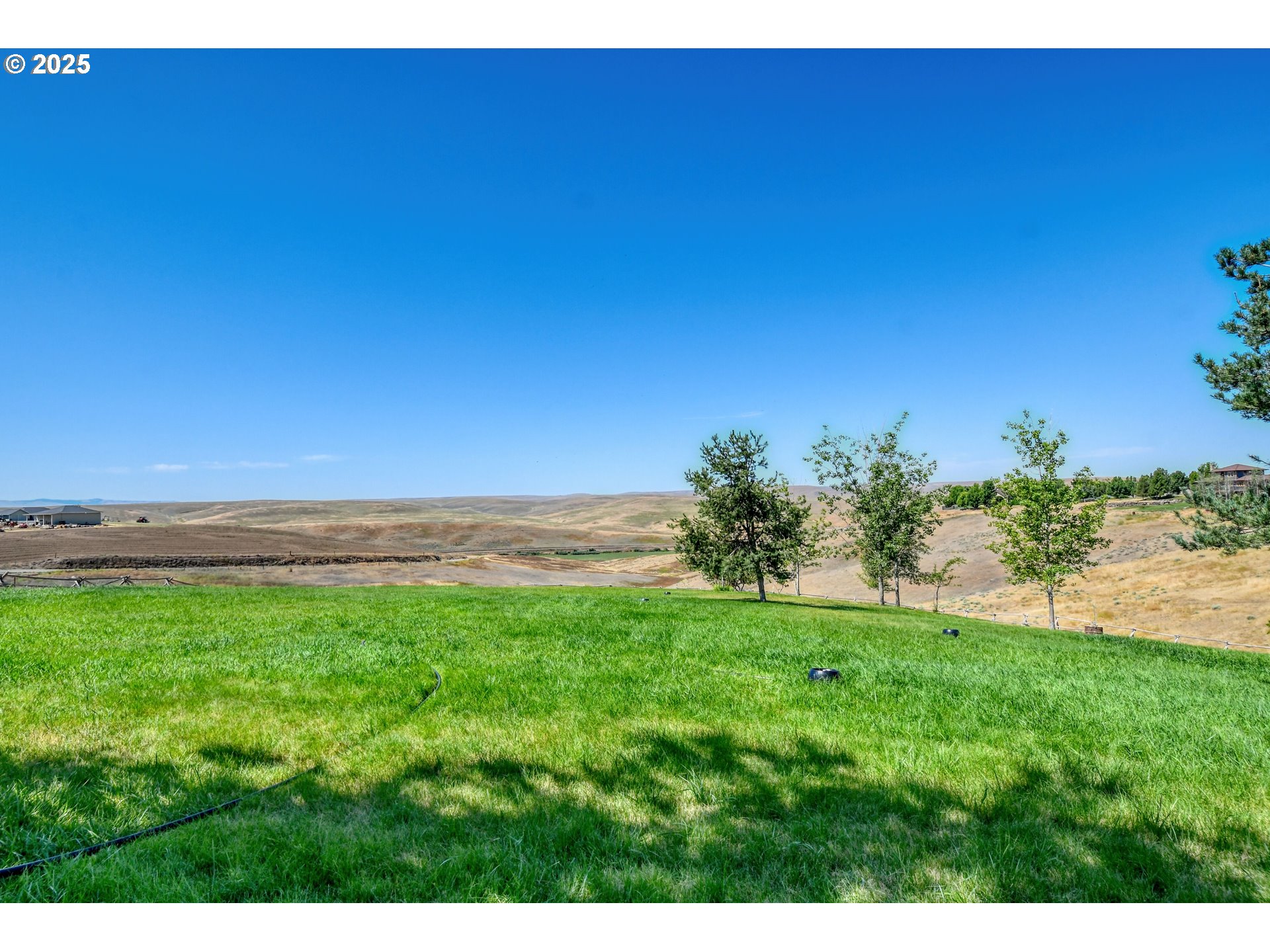 72062 Westfield Boulevard Pendleton, OR 97801 - Photo 33 of 48 a view of a yard with an outdoor space