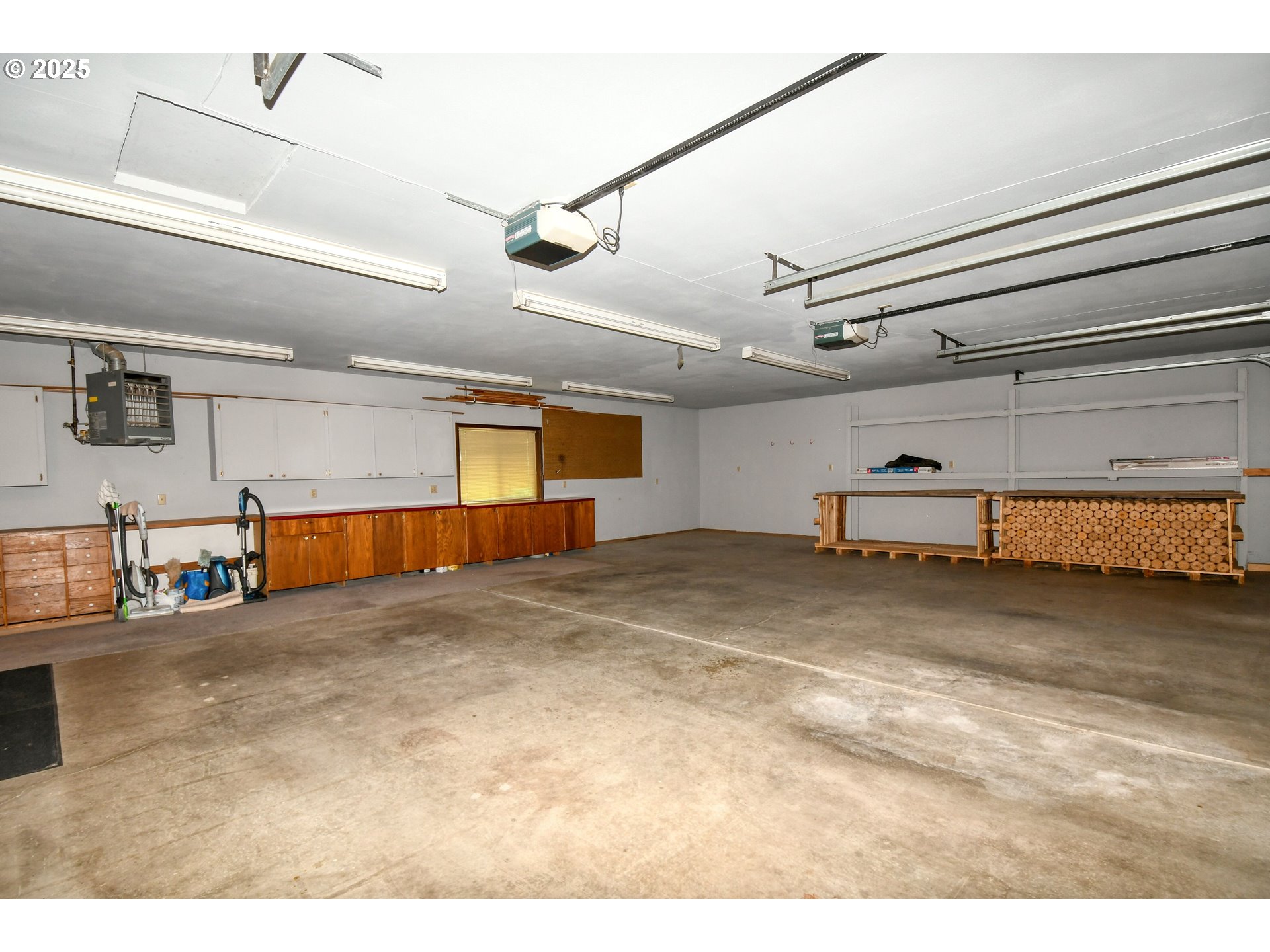 72062 Westfield Boulevard Pendleton, OR 97801 - Photo 37 of 48 a view of a garage