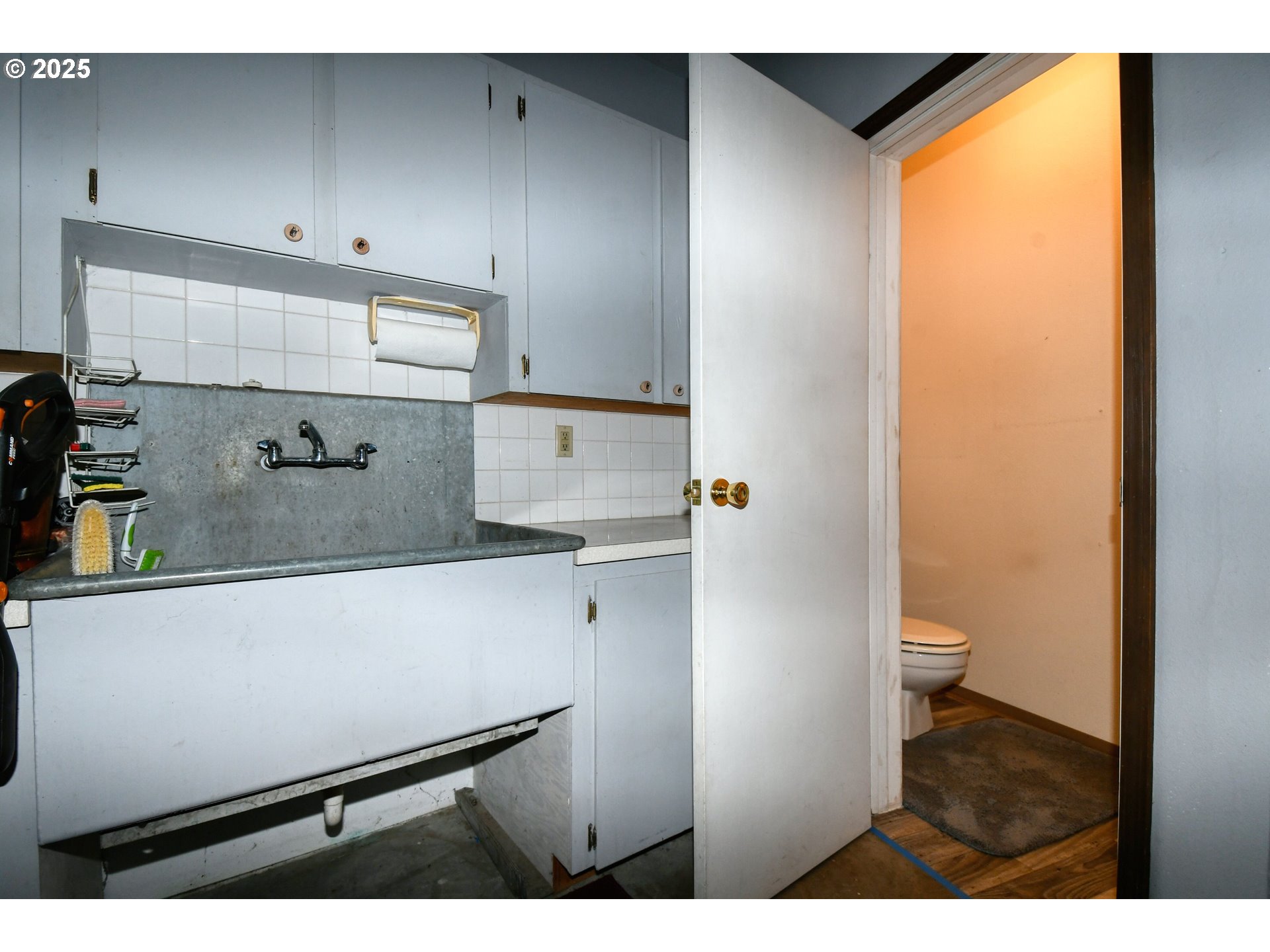 72062 Westfield Boulevard Pendleton, OR 97801 - Photo 39 of 48 a kitchen with a refrigerator and a sink