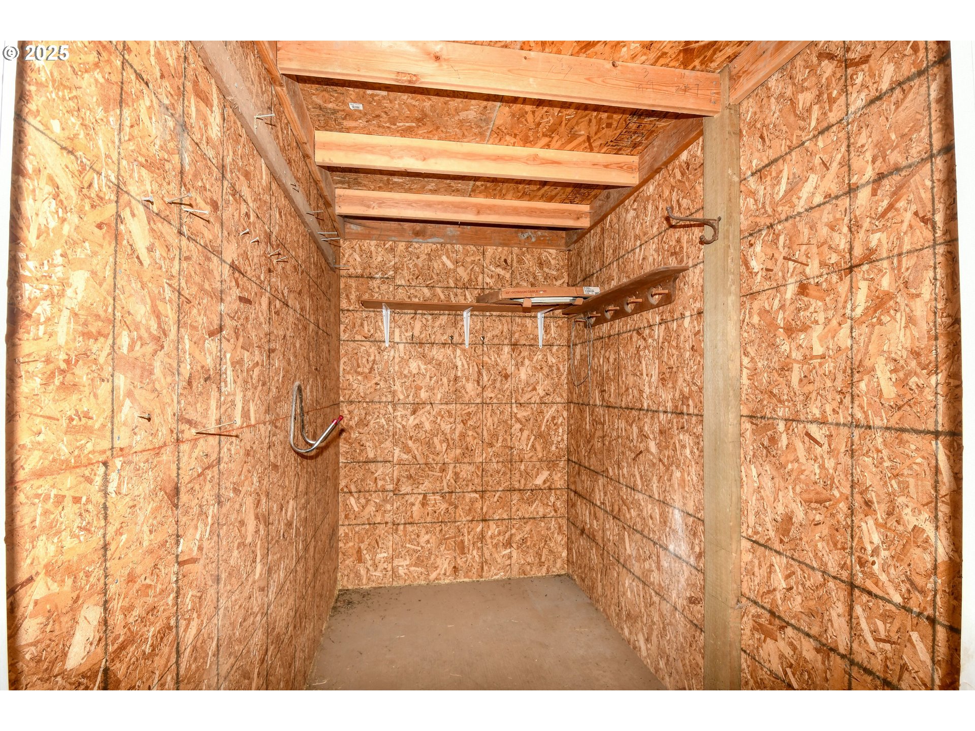 72062 Westfield Boulevard Pendleton, OR 97801 - Photo 48 of 48 a bathroom with a shower