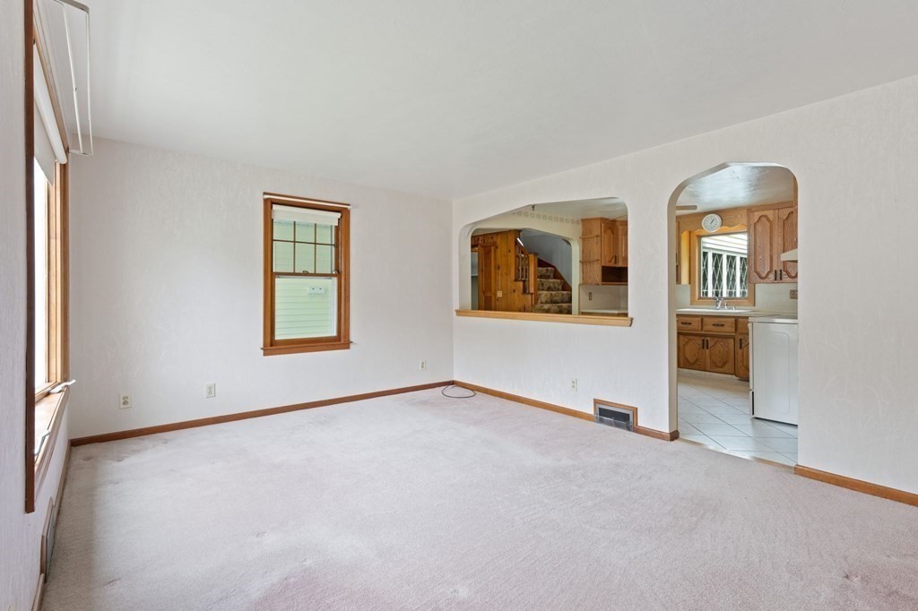 145 Old Lyman Road Chicopee, MA 01022 - Photo 10 of 42 Gallery Image 10
