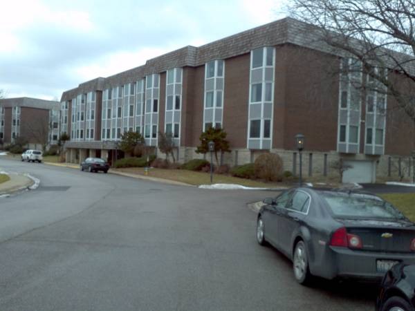 200 Thames Parkway, Unit 2H Park Ridge, IL 60068 - Photo 2 of 6