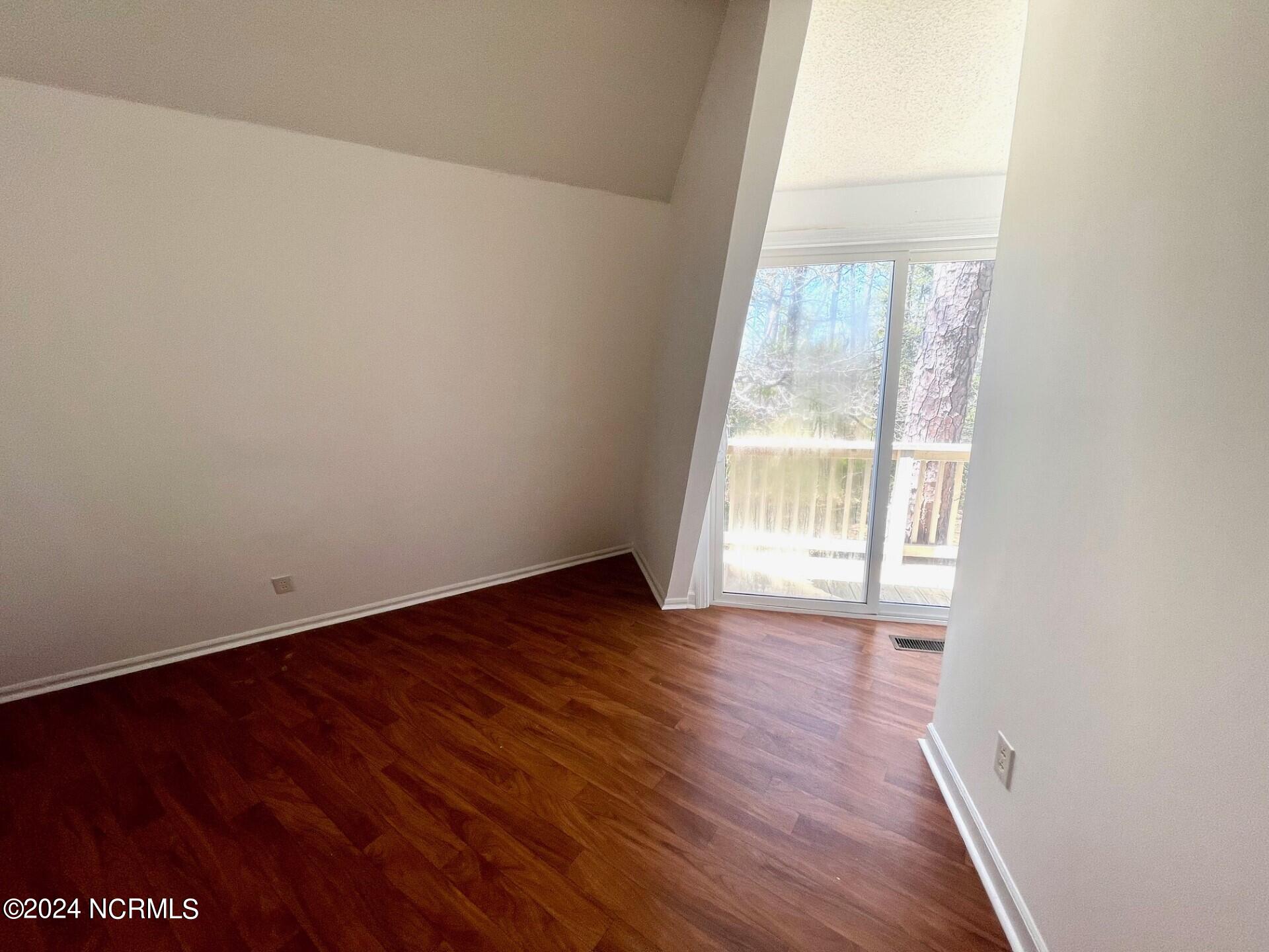 128 Crow Hill Road Beaufort, NC 28516 - Photo 13 of 21 Bedroom 2