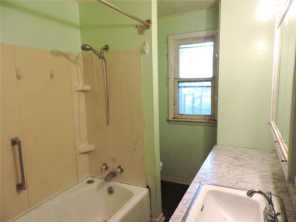 203 Whittier Street Georgetown, IL 61846 - Photo 7 of 10