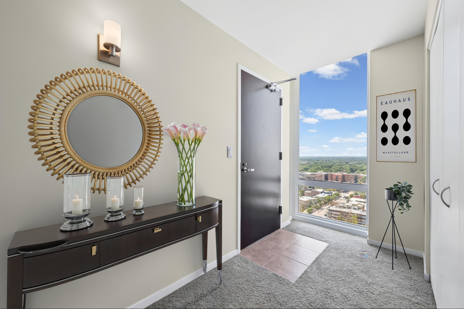 807 Davis Street, Unit 2212 Evanston, IL 60201 - Photo 2 of 10