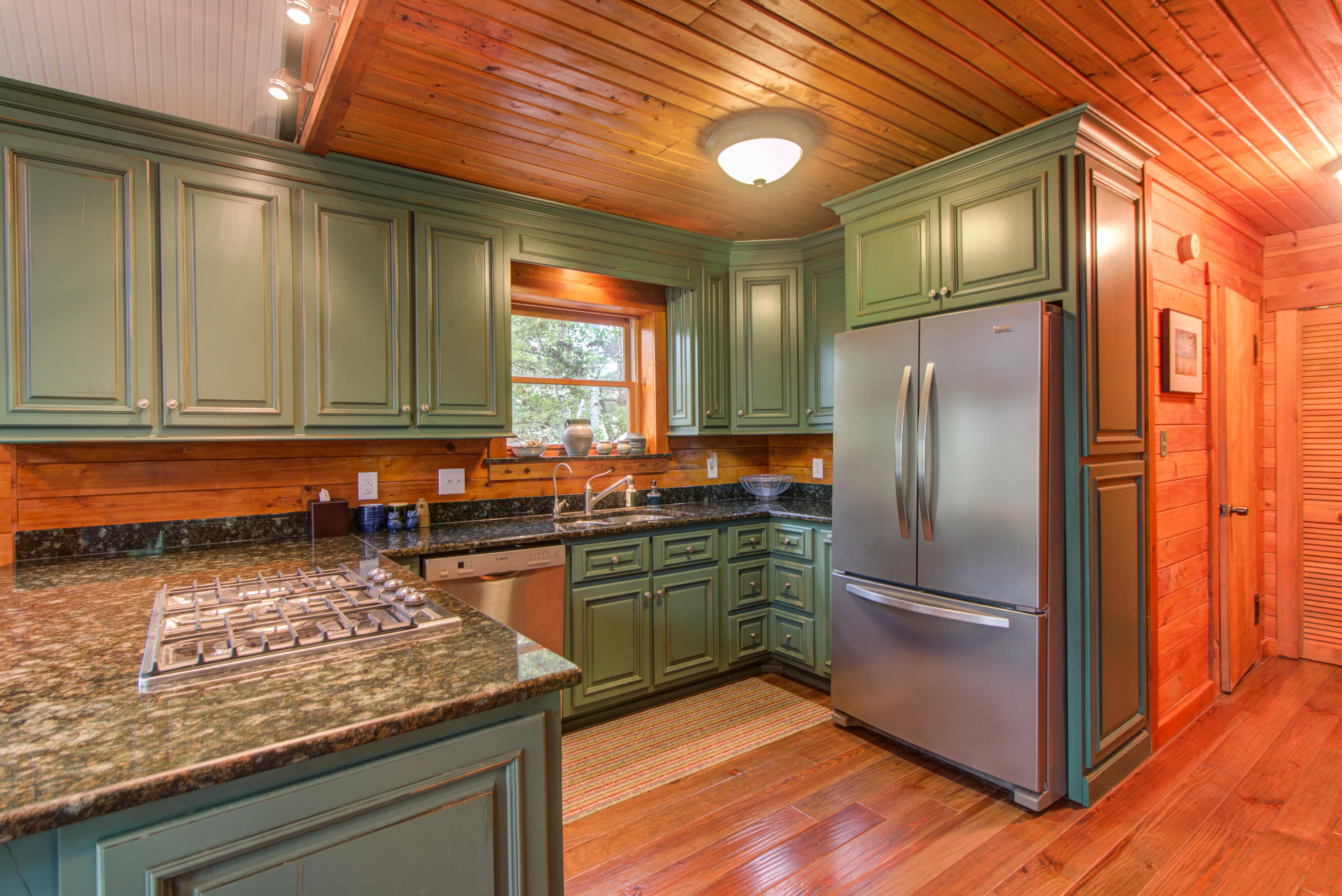 102 Red Oak Road Moneta, VA 24121 - Photo 17 of 43 Kitchen