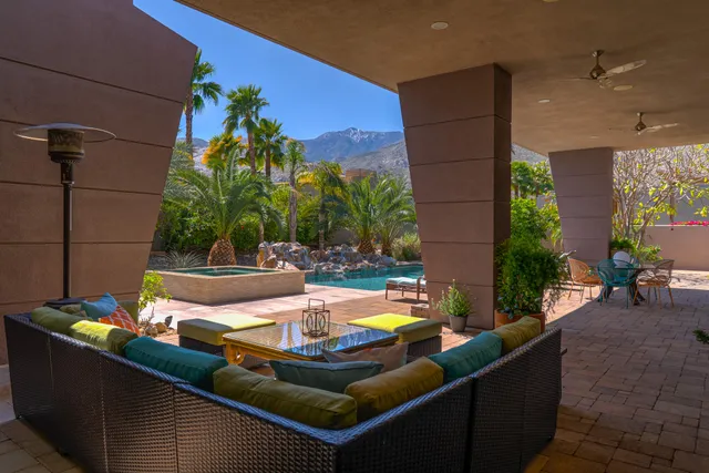 a view of a backyard with plants