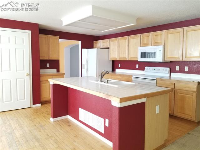 8707 Del Rio Road Peyton, CO 80831 - Photo 4 of 15 Large open kitchen