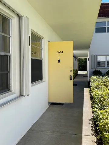 $1,200 | 1225 Northwest 21st Street, Unit 1104, Stuart, FL 34994