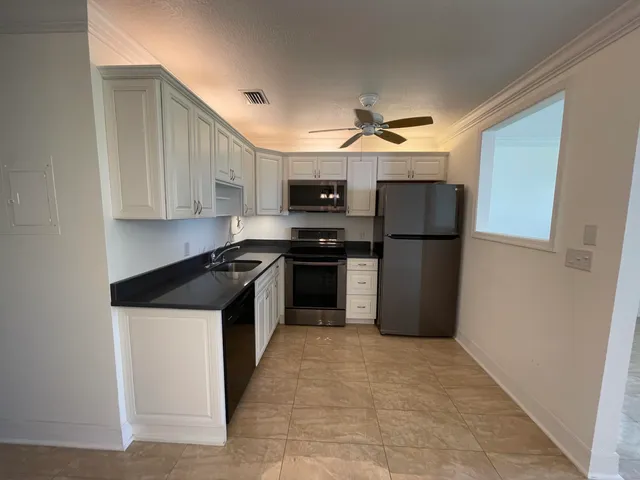 $1,200 | 1225 Northwest 21st Street, Unit 1104, Stuart, FL 34994