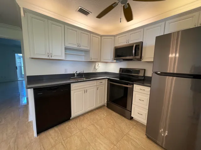 $1,200 | 1225 Northwest 21st Street, Unit 1104, Stuart, FL 34994
