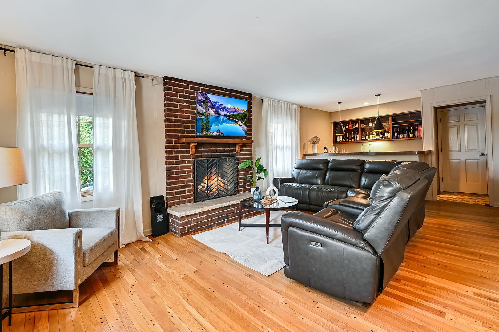 6750 County Line Lane Burr Ridge, IL 60527 - Photo 13 of 35 a living room with furniture and a flat screen tv
