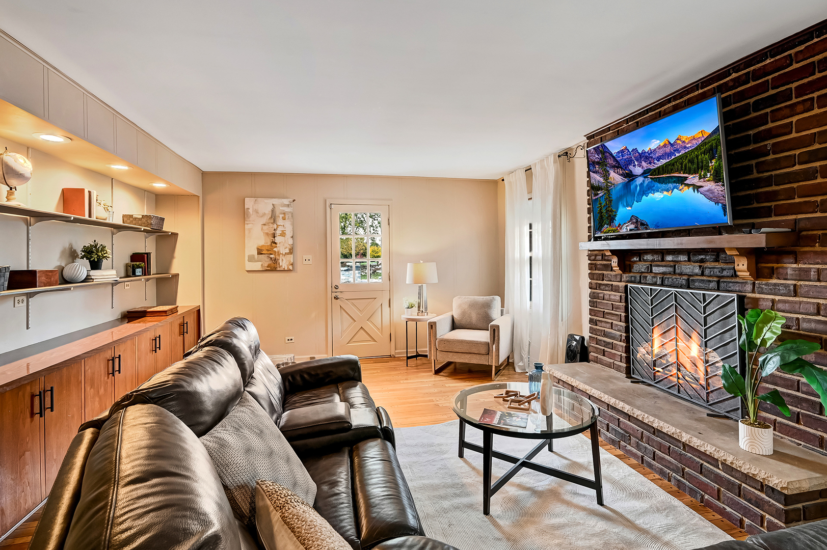 6750 County Line Lane Burr Ridge, IL 60527 - Photo 14 of 35 a living room with furniture a flat screen tv and a fireplace