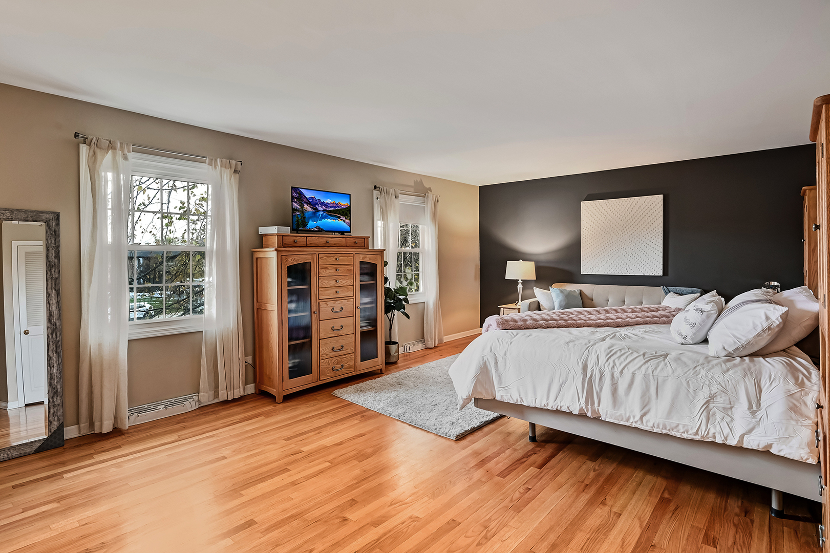 6750 County Line Lane Burr Ridge, IL 60527 - Photo 18 of 35 a bedroom with a bed and a television