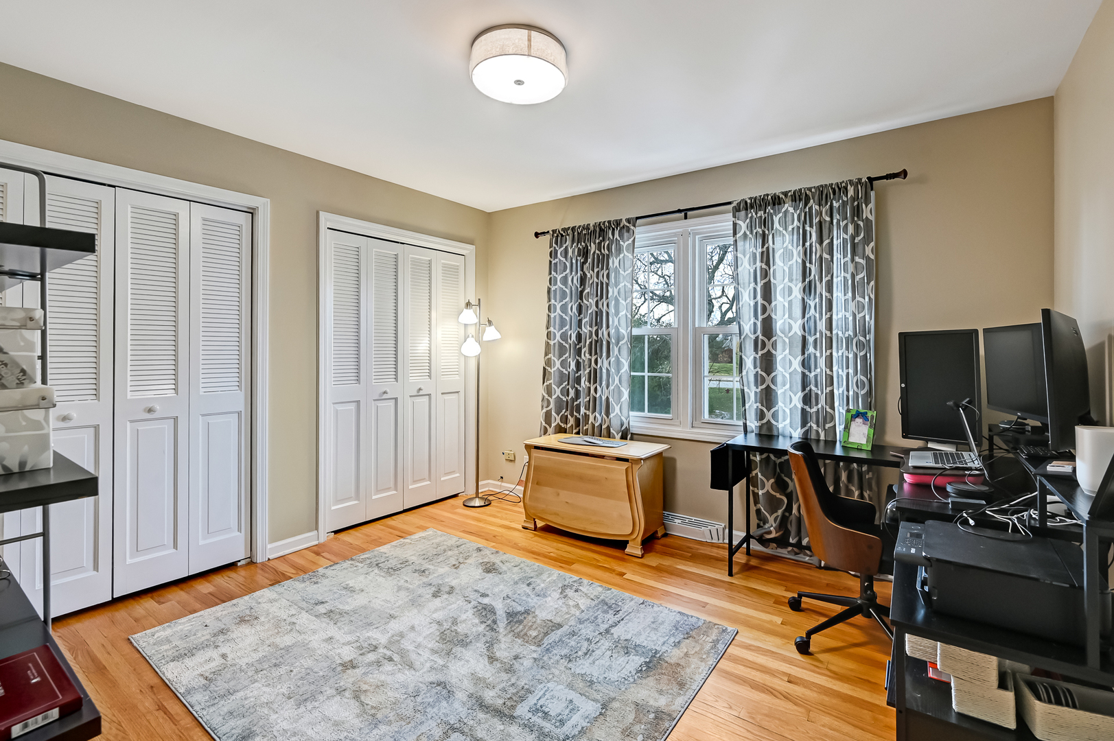 6750 County Line Lane Burr Ridge, IL 60527 - Photo 23 of 35 a living room with furniture and a flat screen tv