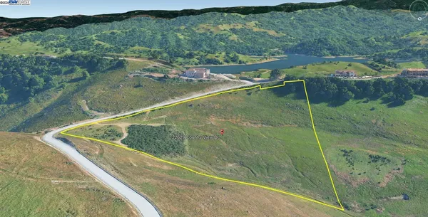 a view of a tennis court