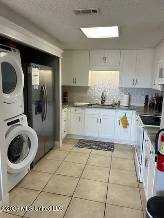 $2,300 | 1130 Beach Boulevard, Unit 207, Biloxi, MS 39530