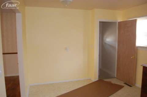 1147 South Genesee Road Burton, MI 48509 - Photo 9 of 19 20397791-8.JPG