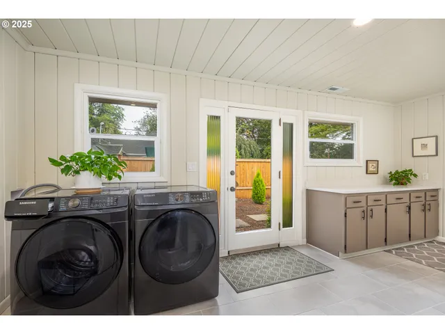 $819,000 | 2015 Eastwood Lane, Eugene, OR 97401