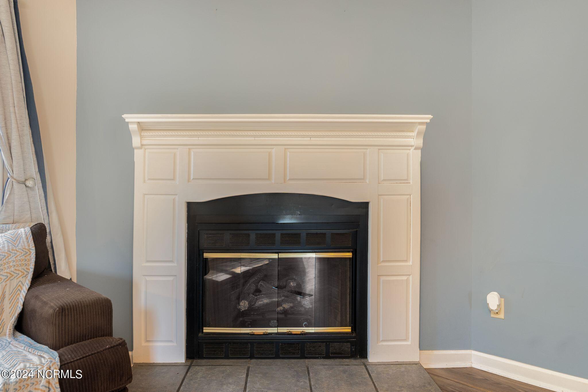 242 Shingle Brook Road New Bern, NC 28560 - Photo 19 of 49 Living Room
