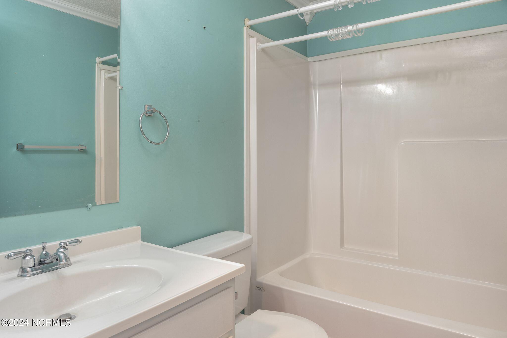 242 Shingle Brook Road New Bern, NC 28560 - Photo 28 of 49 Second Bathroom