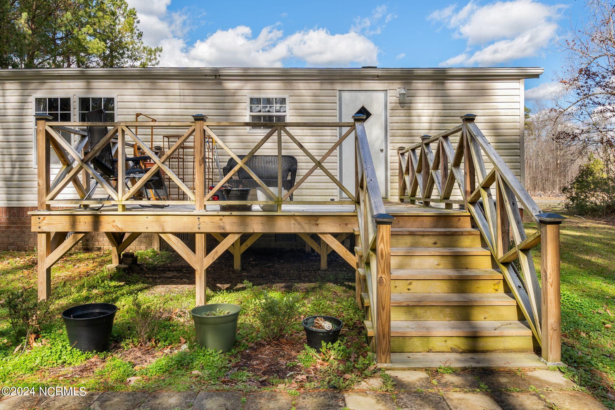 242 Shingle Brook Road New Bern, NC 28560 - Photo 34 of 49 Back - Deck