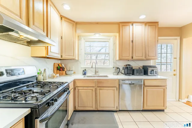 $519,900 | 6 Maple Circle, Monroe, CT 06468