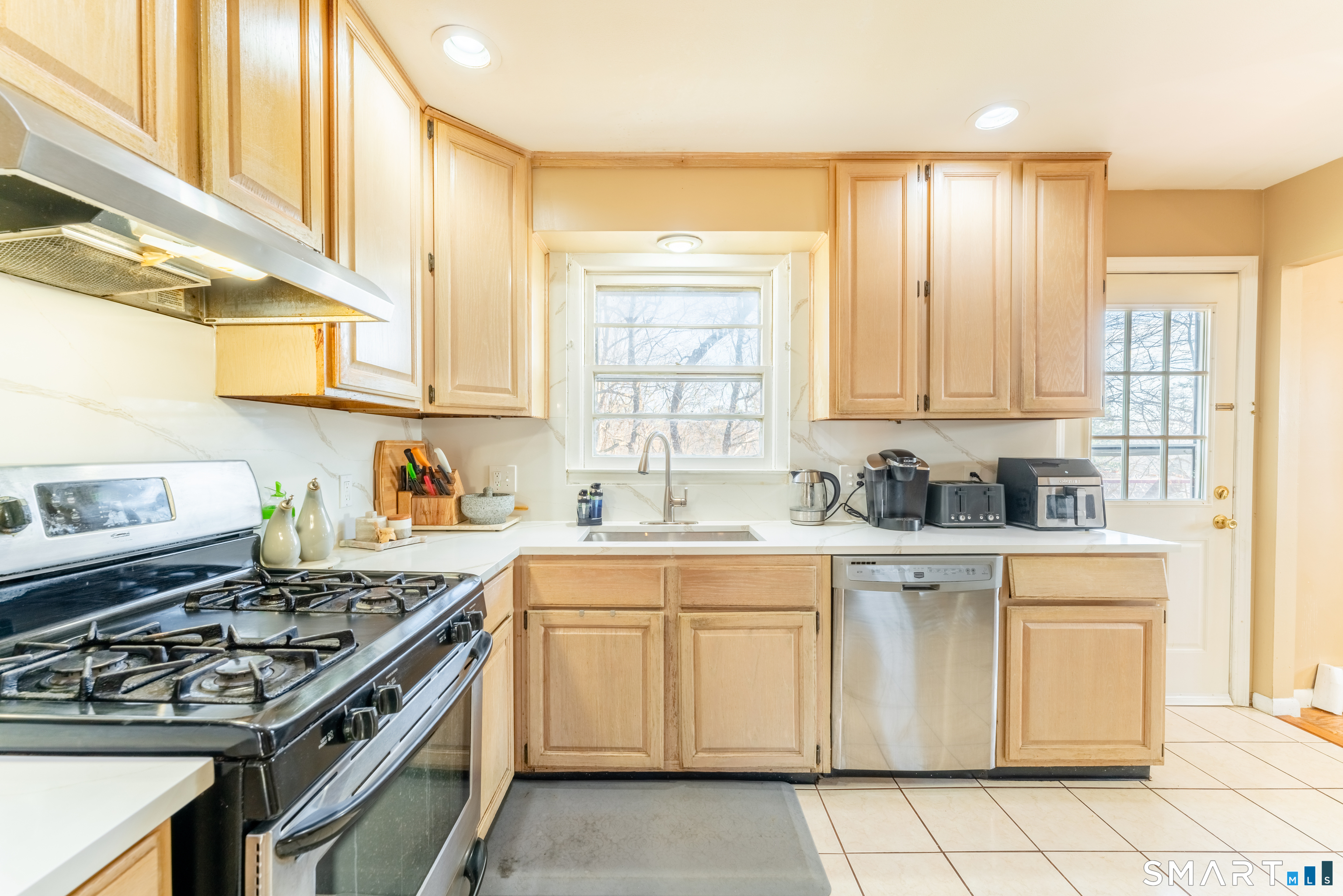 6 Maple Circle Monroe, CT 06468 - Photo 11 of 19