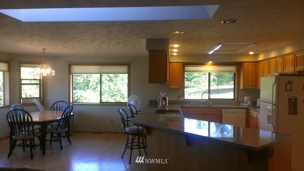 20911 West Bulson Road Mount Vernon, WA 98274 - Photo 4 of 24 Gallery Image 4