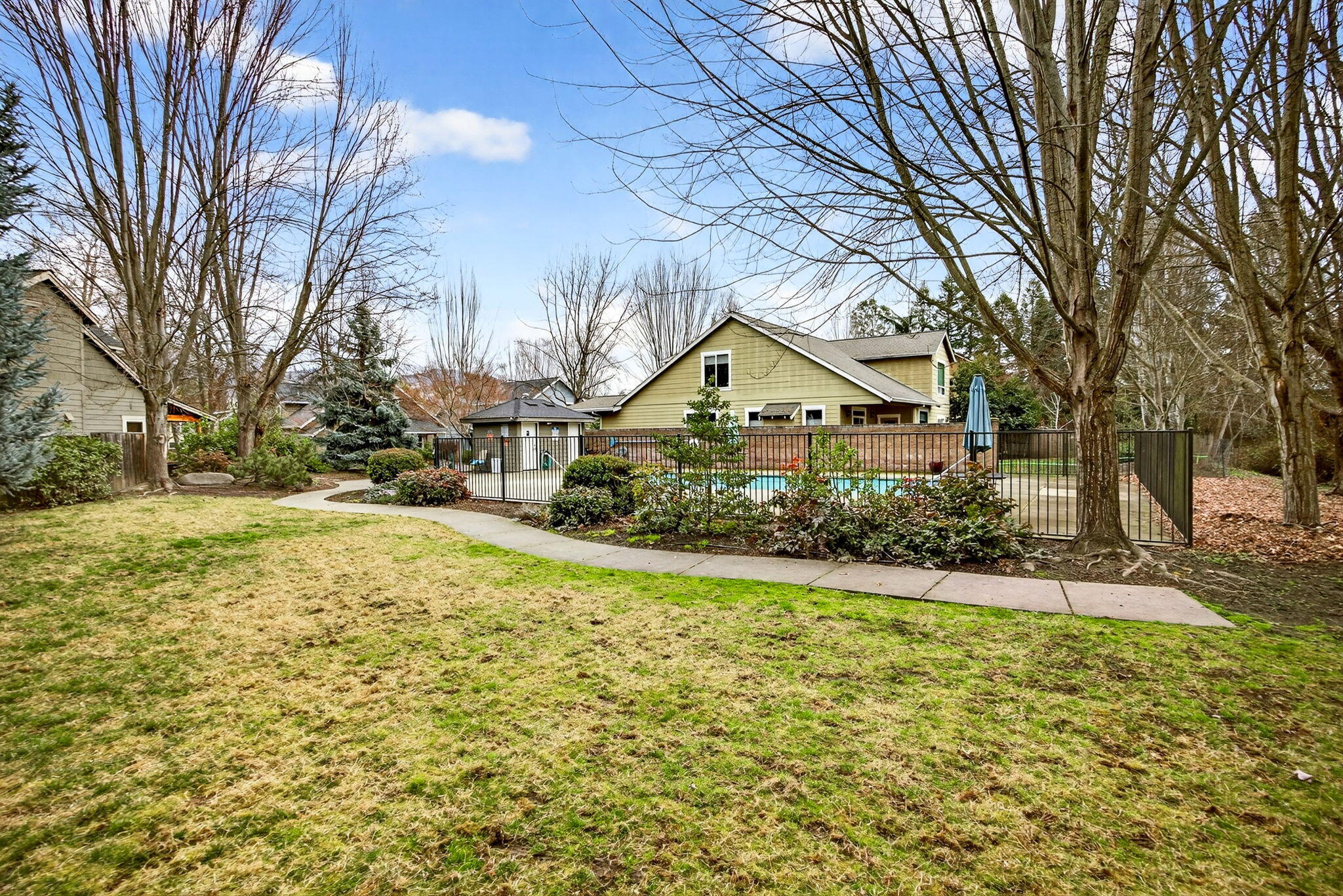 150 Graham Way Talent, OR 97540 - Photo 10 of 45 ApxGW00057