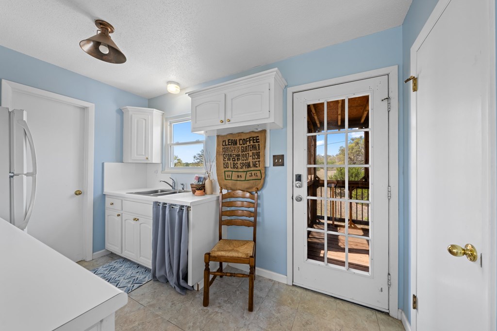 15744 South State Highway 16 Fredericksburg, TX 78624 - Photo 12 of 27