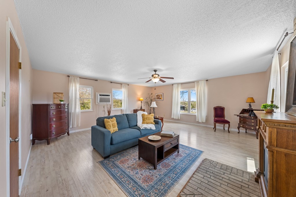 15744 South State Highway 16 Fredericksburg, TX 78624 - Photo 6 of 27