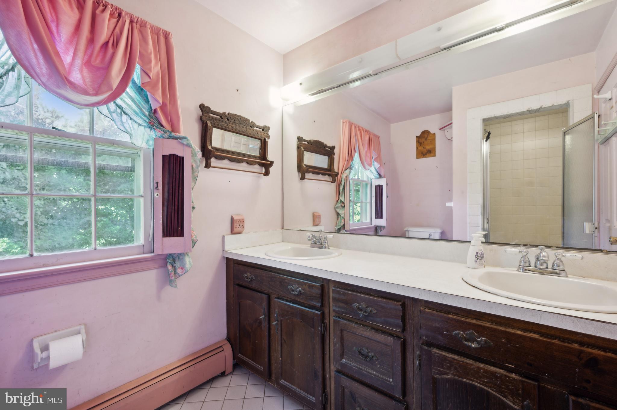 257 Barren Road Media, PA 19063 - Photo 23 of 52 Primary Bath