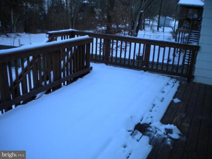 910 West Redwood Road Sterling, VA 20164 - Photo 2 of 3 Deck