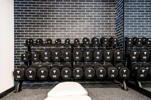 $3,330 | 1991 Main Street, Unit ASTER B9, Sarasota, FL 34236