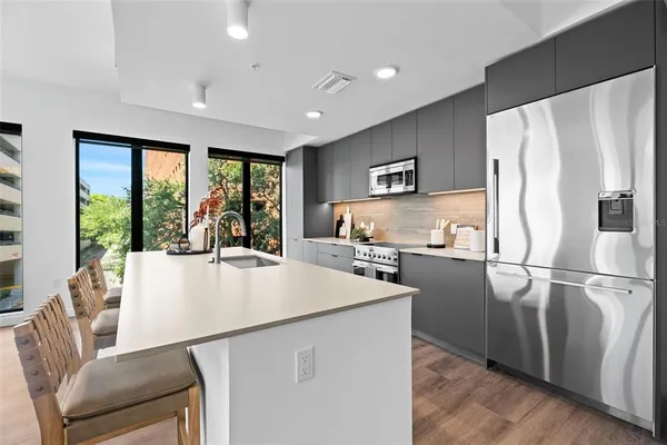 $3,728 | 1991 Main Street, Unit ASTER B4, Sarasota, FL 34236