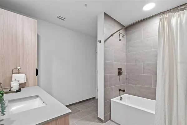 $3,728 | 1991 Main Street, Unit ASTER B4, Sarasota, FL 34236