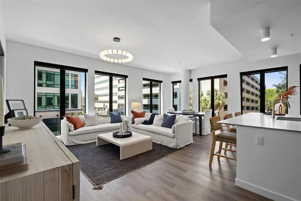 $3,728 | 1991 Main Street, Unit ASTER B4, Sarasota, FL 34236