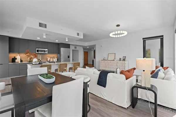 $3,728 | 1991 Main Street, Unit ASTER B4, Sarasota, FL 34236