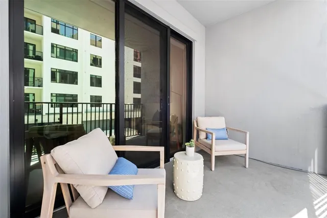 $3,330 | 1991 Main Street, Unit ASTER B9, Sarasota, FL 34236