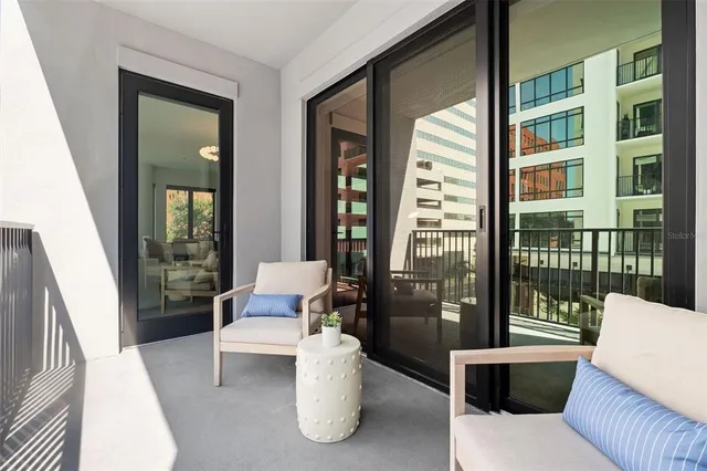 $3,330 | 1991 Main Street, Unit ASTER B9, Sarasota, FL 34236