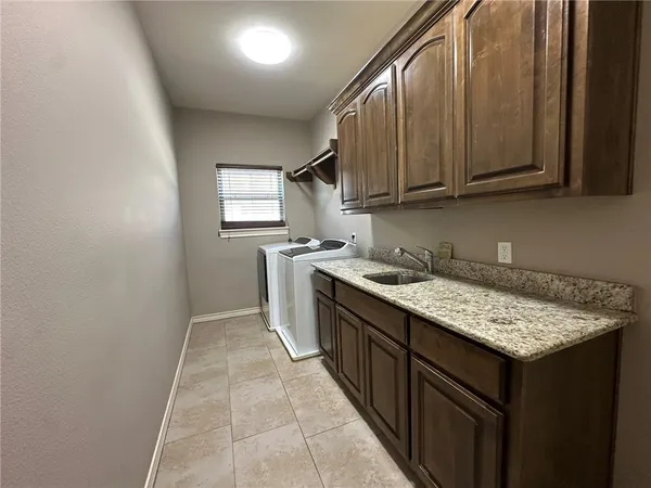 $2,400 | 1821 Bay Landing Drive, Portland, TX 78374